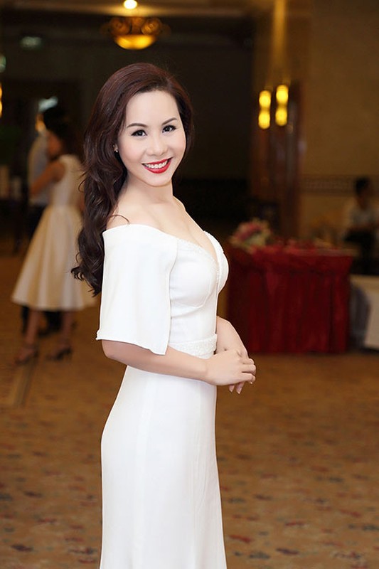 Thoi trang long lay ton voc dang cua Nu hoang Kim Chi